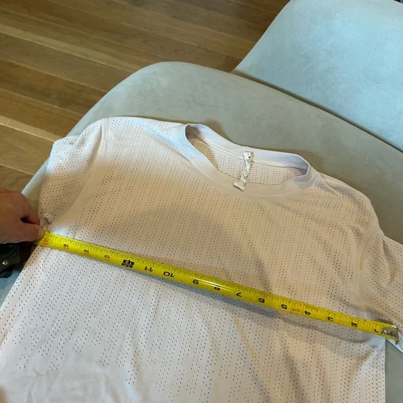 Lululemon athletica t-shirt size XS preowned with stains - Picture 6 of 7